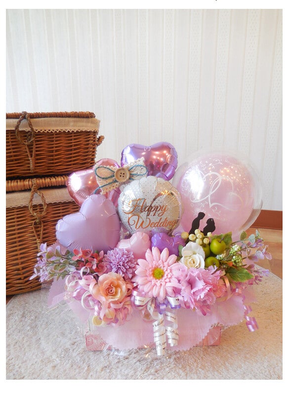 お花もバルーンもたっぷり！ 華やかな卓上ギフト 誕生日・結婚祝い